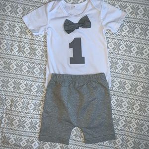 12mth onesie set